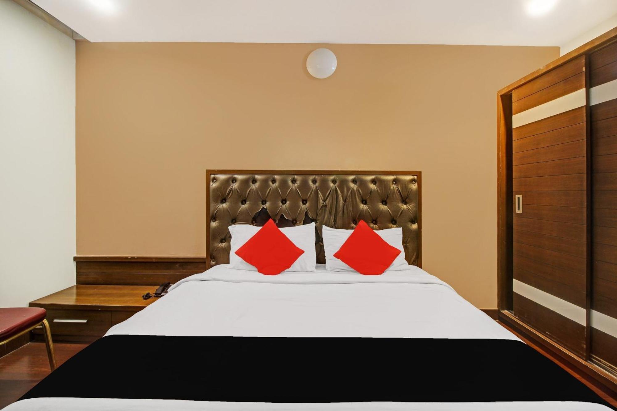 Collection O 82357 Hotel Surabhi Pride Trimulgherry Eksteriør bilde
